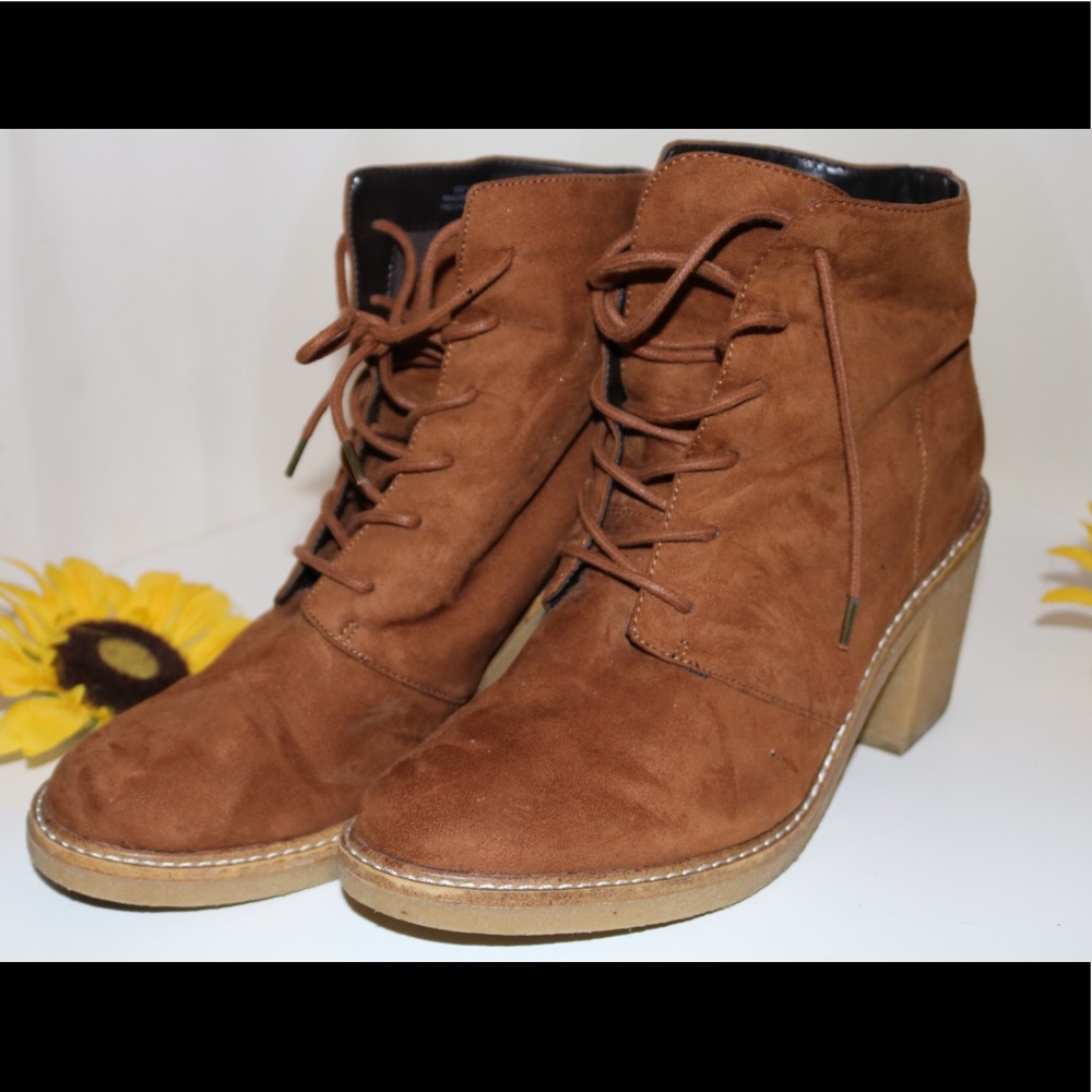 🌻 Forever 21 Lace up Bootie